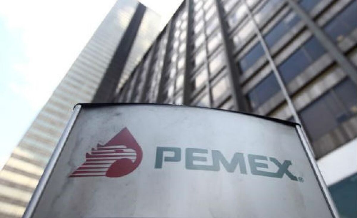 Gobierno mexicano da un respiro a Pemex; lo exenta de pago de impuestos 